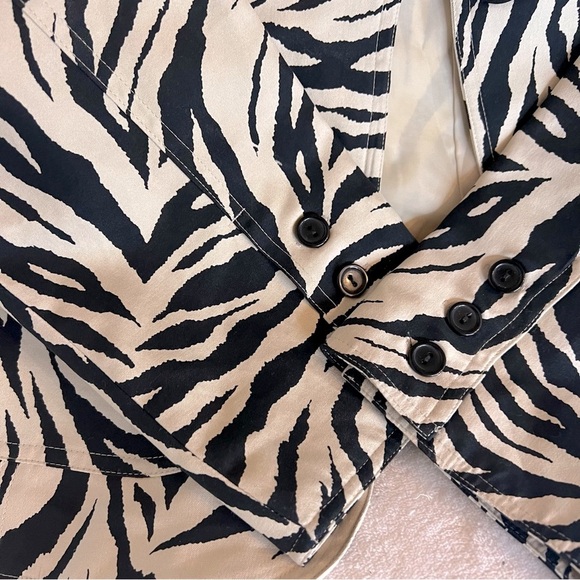 Silk land animal print blazer/jacket. Size large. Silk/cotton blend - Picture 4 of 12